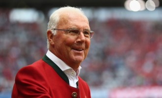 帝国基石：贝肯鲍尔如何以三重王权加冕德甲永恒之神