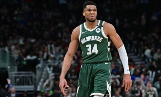 字母哥因新冠缺席媒体日 线上形式接受采访