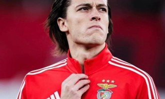 皇马将签22岁左后卫，曼联获利1800万欧元喜忧参半，球员拒绝加盟