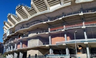 西甲 | 停摆16年终破局：瓦伦西亚新主场复工一周年，主席承诺2027年交付