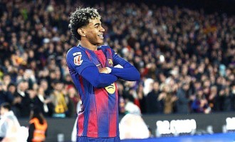 巴萨好命？莱万这球进得太“巧”！客场2-1逆转十人马竞，7分优势领跑西甲