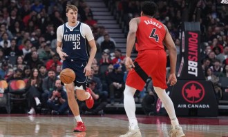 弗拉格17+8巴雷特31分 独行侠不敌猛龙7连败