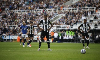 利物浦1.1亿求购伊萨克遭拒，转会泡汤背后暗藏玄机